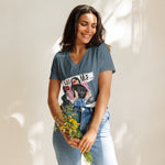 Camiseta suelta cuello pico, line Call Me – Camisetas Vista lateral
